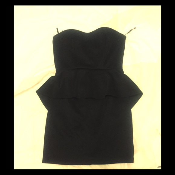 Forever 21 Dresses & Skirts - Peplum strapless dress